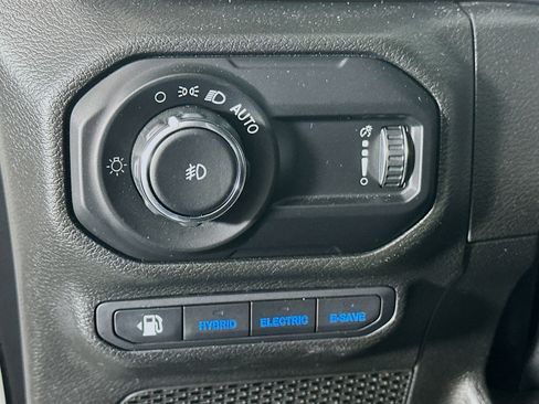 Used 2023 Jeep Wrangler Unlimited w/ Sun & Screen Package AWD/4WD image 16