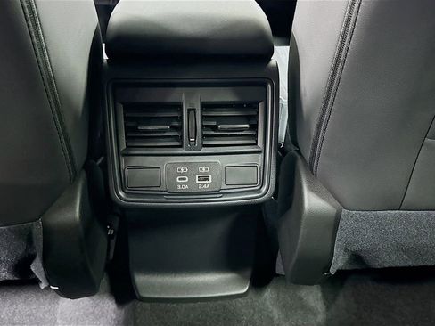 Used 2025 Subaru Forester Premium image 25