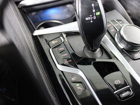 Used 2023 BMW 530e w/ M Sport Package image 20