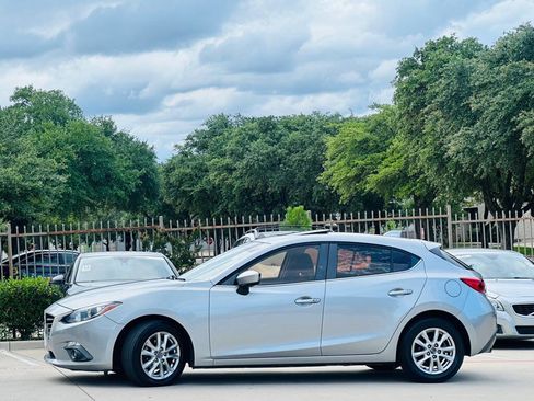 Used 2015 MAZDA MAZDA3 i Touring w/ Technology Package FWD image 4