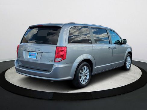 Used 2019 Dodge Grand Caravan SXT image 4
