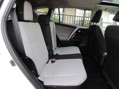 Used 2016 Toyota RAV4 XLE FWD image 13