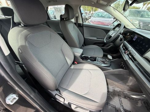 Used 2025 Kia K4 LXS image 35