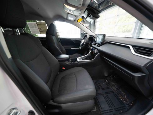 Used 2019 Toyota RAV4 LE w/ Carpet Mat Package AWD/4WD image 27