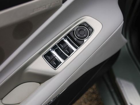 Used 2022 Chevrolet Corvette Stingray Preferred Conv w/ 2LT image 22