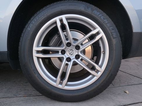 Used 2021 Porsche Macan image 46