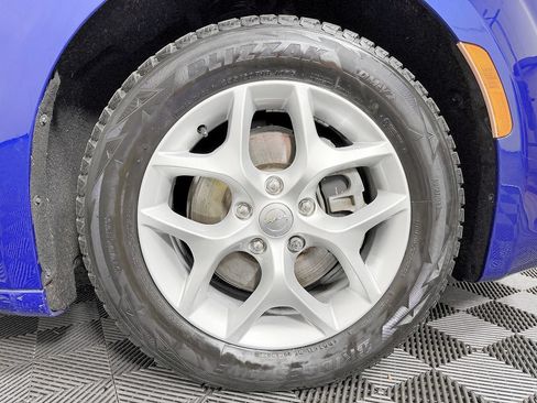 Used 2018 Chrysler Pacifica Touring-L w/ Tire & Wheel Group FWD image 24