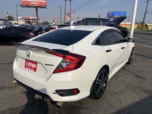 Used 2017 Honda Civic Touring image 5
