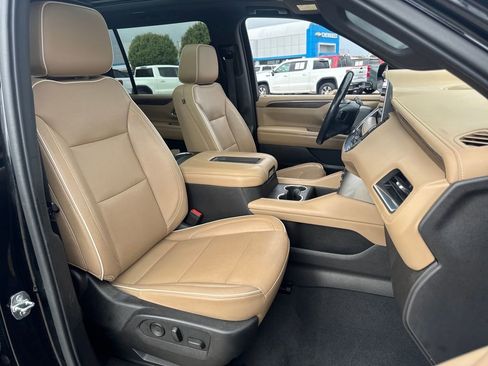 Used 2021 Chevrolet Suburban Premier w/ Premium Package image 12