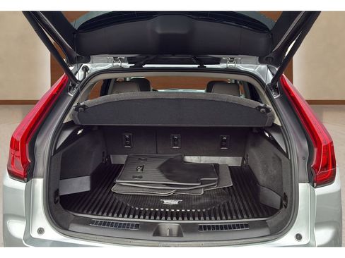 Used 2021 Cadillac XT4 Premium Luxury w/ Cold Weather Package image 17