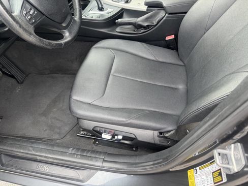 Used 2018 BMW 320i Sedan RWD image 13