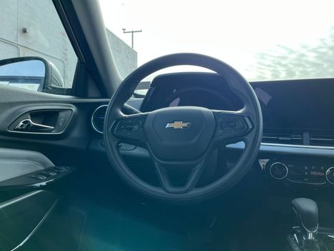 Used 2025 Chevrolet Trax LT image 27