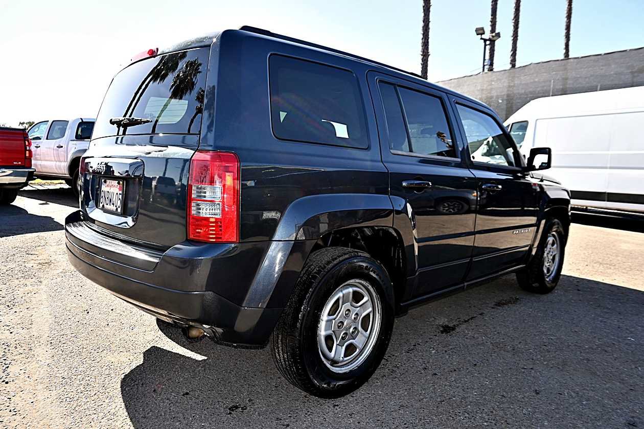 Used 2014 Jeep Patriot Sport w/ Power Value Group FWD image 7