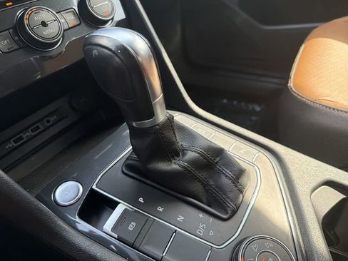 Used 2019 Volkswagen Tiguan SEL R-Line AWD/4WD image 19