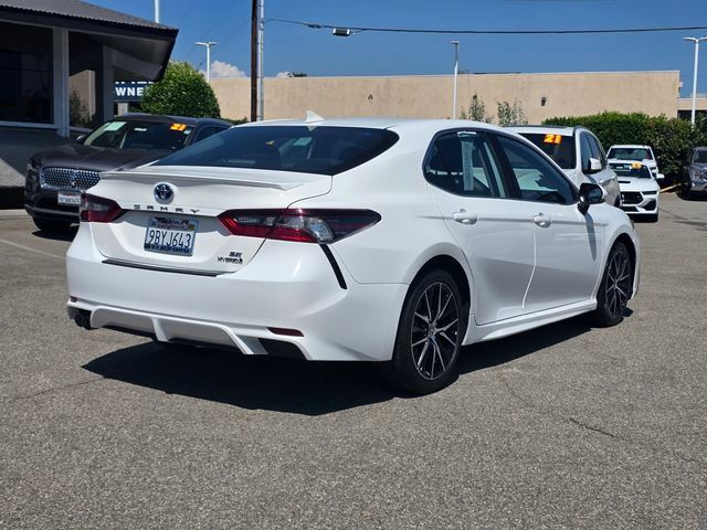 Used 2022 Toyota Camry SE FWD image 4