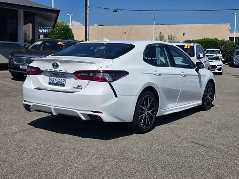 Used 2022 Toyota Camry SE FWD image 4