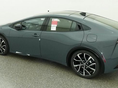 New 2026 Toyota Prius Plug-In Hybrid FWD image 4