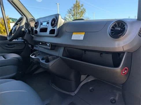 Used 2025 Mercedes-Benz Sprinter 2500 image 15