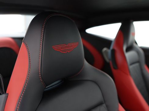 Used 2025 Aston Martin DB12 image 6