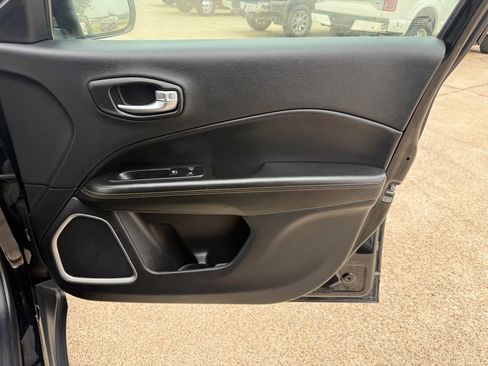 Used 2018 Jeep Compass Limited w/ Navigation Group image 24