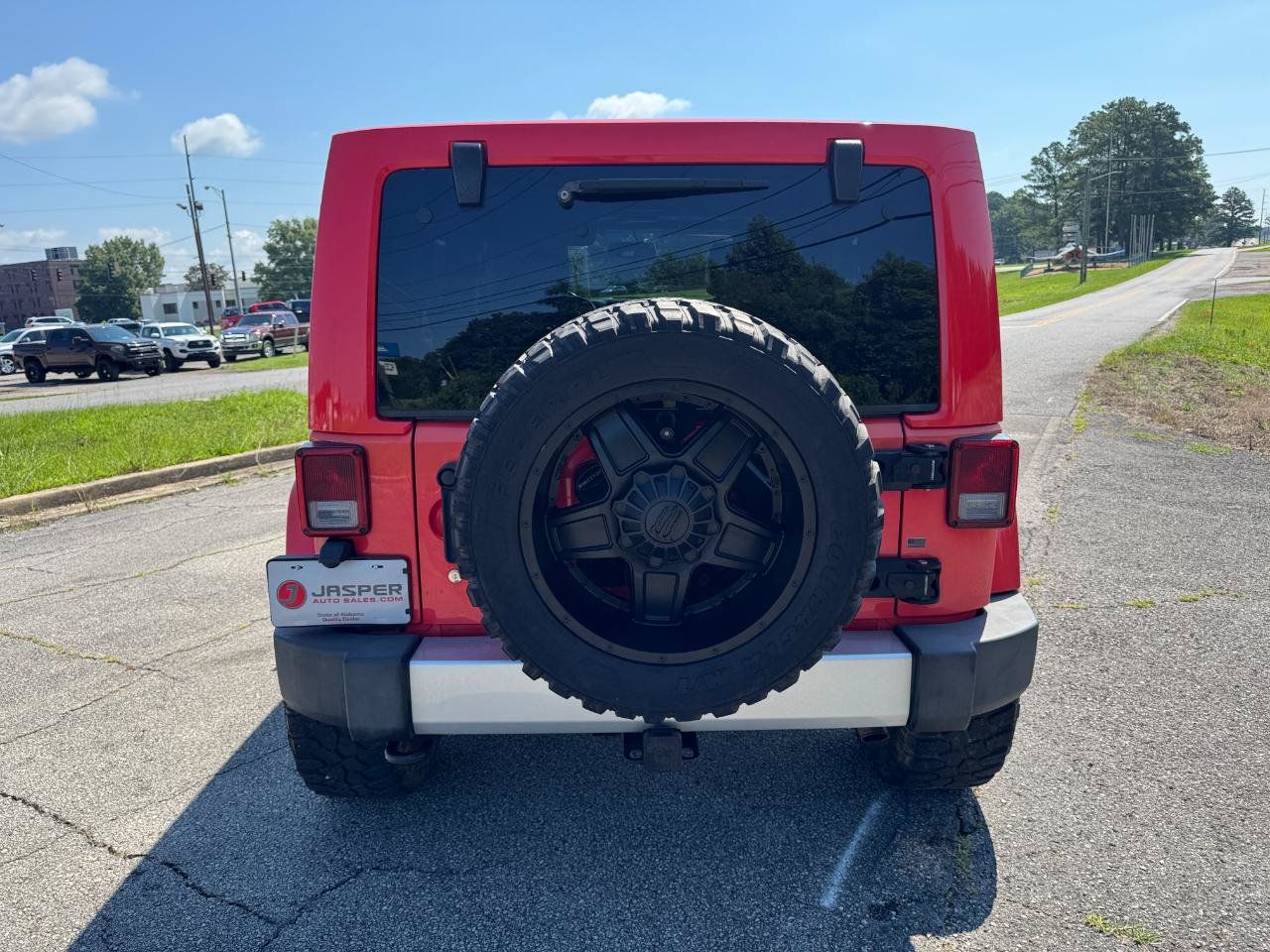 Used 2013 Jeep Wrangler Unlimited Sahara w/ Connectivity Group AWD/4WD image 4