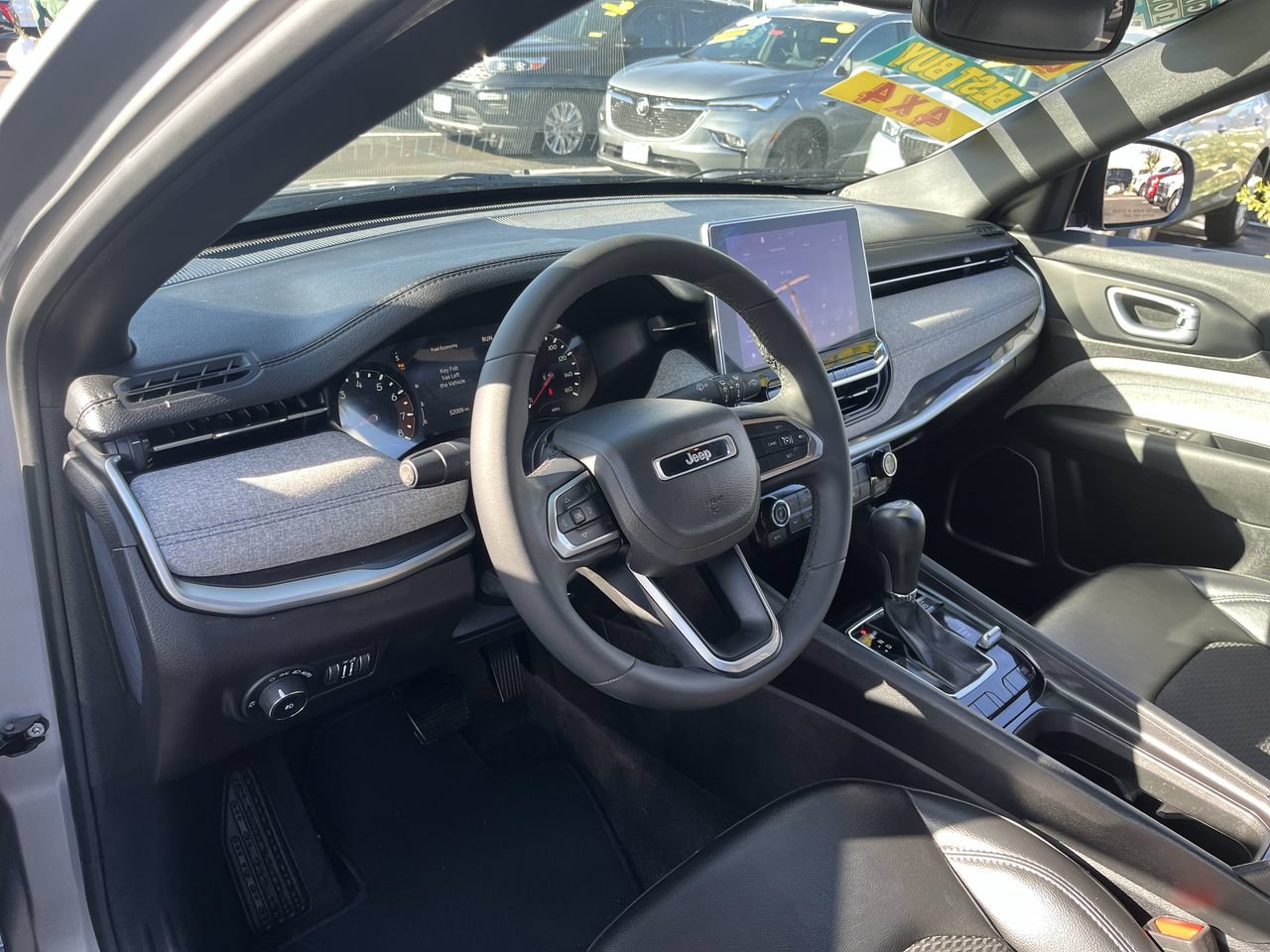 Used 2023 Jeep Compass Latitude AWD/4WD image 9