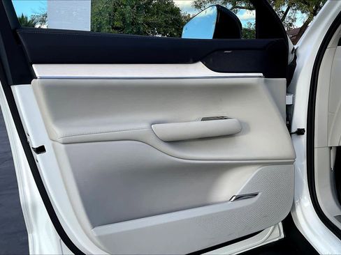 New 2025 Volvo EX90 Plus w/ Protection Package Premier image 24