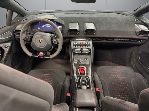 Used 2019 Lamborghini Huracan Performante AWD/4WD image 12