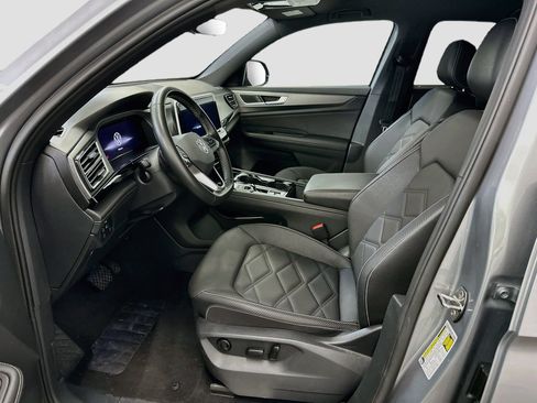 Used 2025 Volkswagen Atlas Cross Sport SE AWD/4WD image 13
