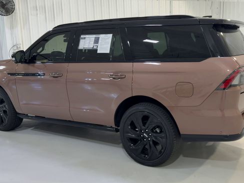 Used 2025 Lincoln Navigator Black Label AWD/4WD image 7