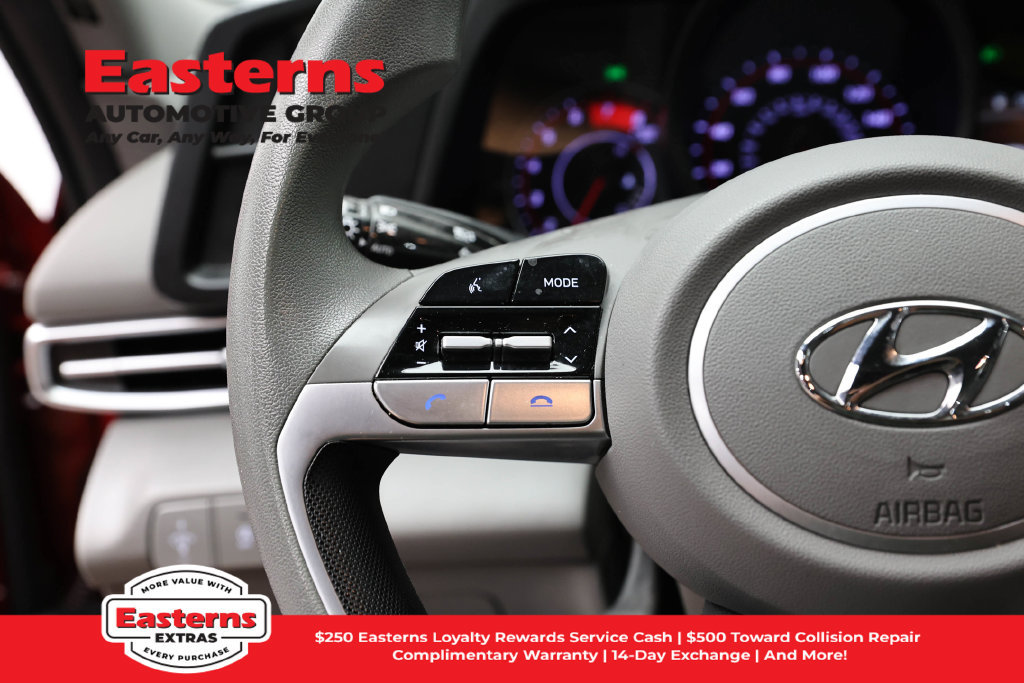 Used 2023 Hyundai Elantra SE w/ Cargo Package FWD image 17