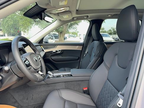 Used 2026 Volvo XC90 B5 Core w/ Protection Package Premier AWD/4WD image 12