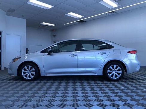 Used 2025 Toyota Corolla LE image 12