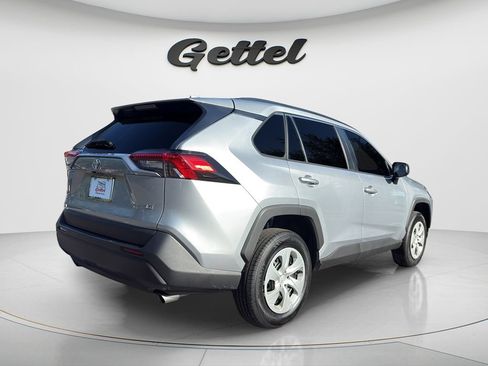 Used 2021 Toyota RAV4 LE FWD image 5