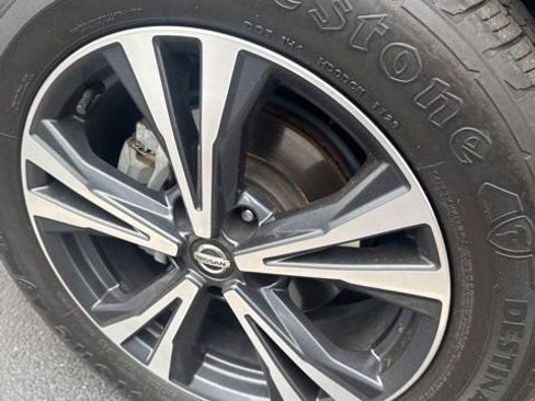 Used 2020 Nissan Rogue SV w/ Sun & Sound Touring Package image 11