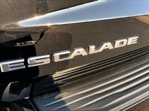 Used 2023 Cadillac Escalade Premium Luxury RWD image 34