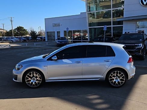 Used 2017 Volkswagen Golf image 8