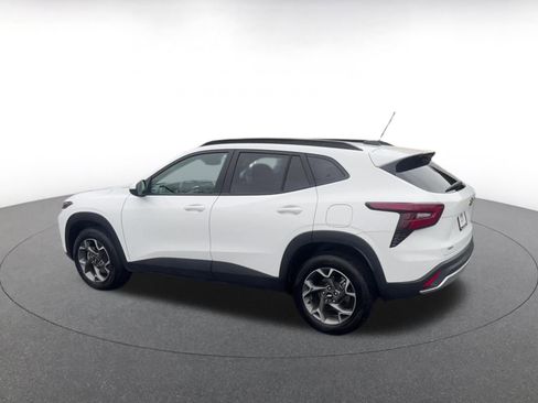 Used 2025 Chevrolet Trax LT image 10