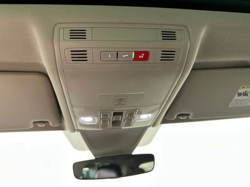 Used 2024 Volkswagen Tiguan SE image 24