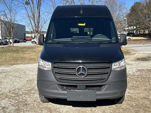 Used 2024 Mercedes-Benz Sprinter 2500 image 2