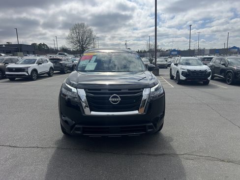 Certified 2025 Nissan Pathfinder SV image 2
