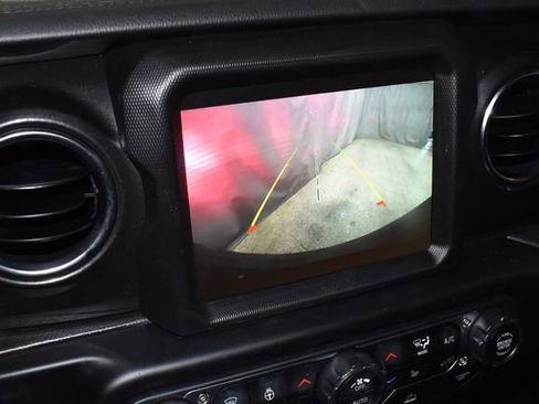 Used 2022 Jeep Wrangler Unlimited Sahara image 15