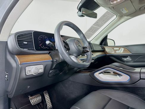 Used 2024 Mercedes-Benz GLS 450 4MATIC image 9