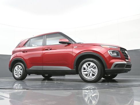 Certified 2025 Hyundai Venue SE image 33