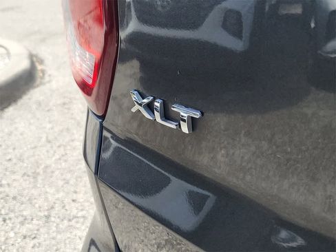 Used 2018 Ford Explorer XLT w/ Equipment Group 202A image 7