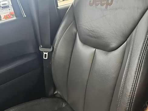 Certified 2017 Jeep Wrangler Unlimited Sahara w/ Connectivity Group AWD/4WD image 11