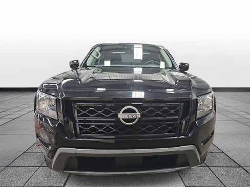 Used 2024 Nissan Frontier SV image 2