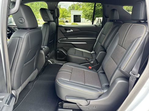 New 2026 Chevrolet Traverse High Country FWD image 25