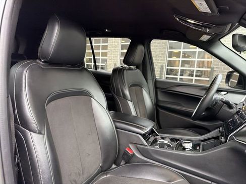 Used 2023 Jeep Grand Cherokee Altitude image 17