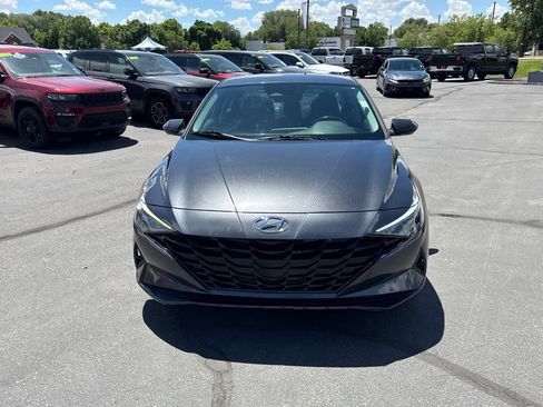 Used 2022 Hyundai Elantra SEL w/ Convenience Package FWD image 11